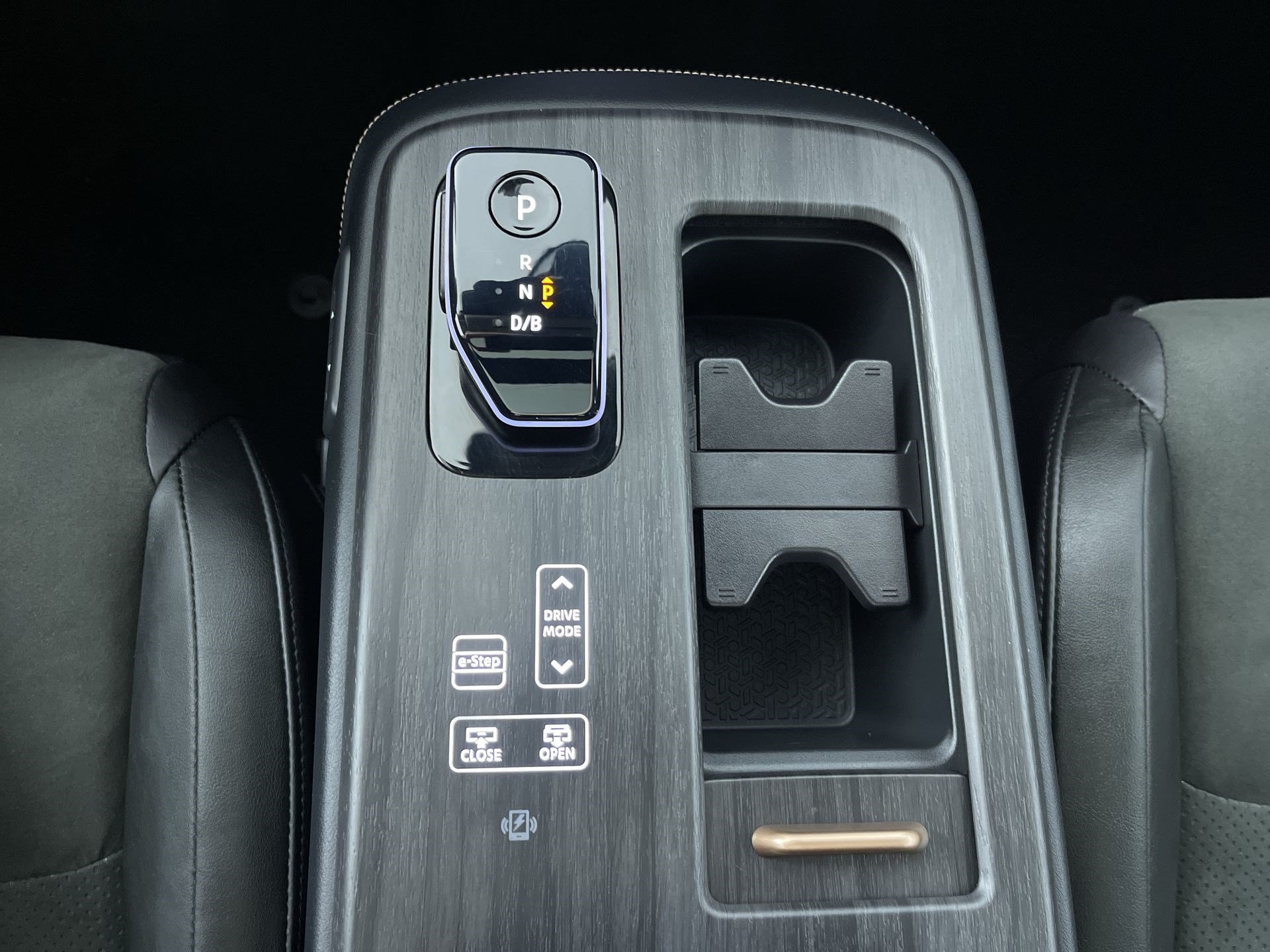Certified 2024 Nissan Ariya AWD image 22