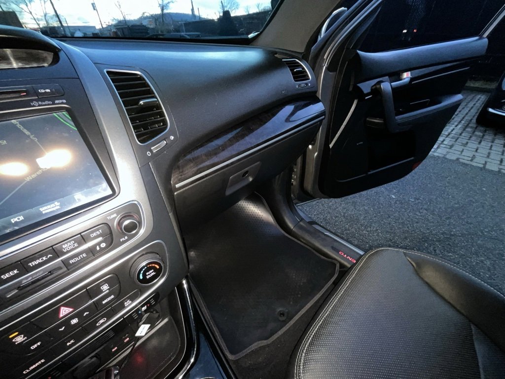 Used 2015 Kia Sorento SX image 21