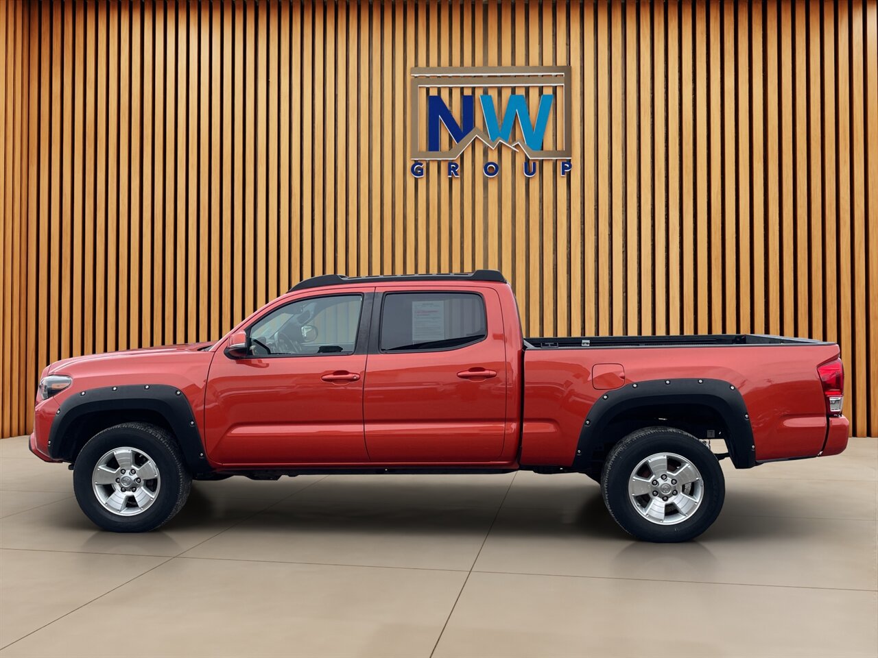 Used 2016 Toyota Tacoma TRD Sport AWD/4WD image 29