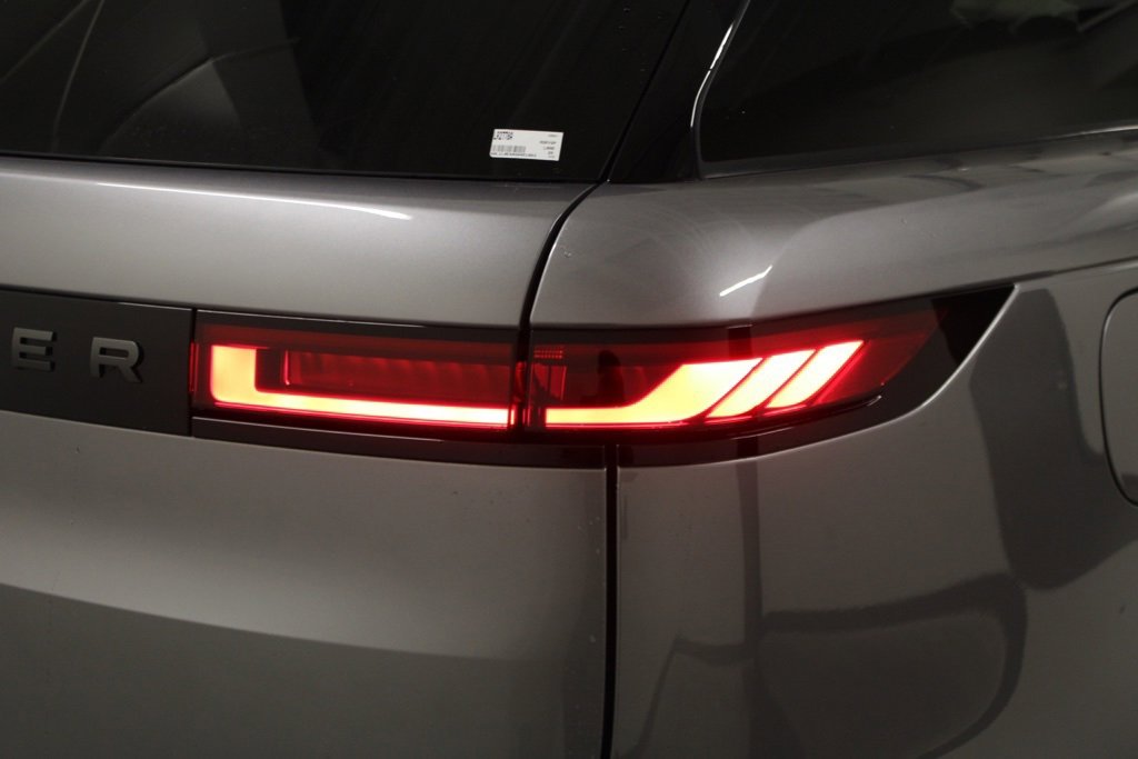 Used 2025 Land Rover Range Rover Sport Dynamic SE image 11