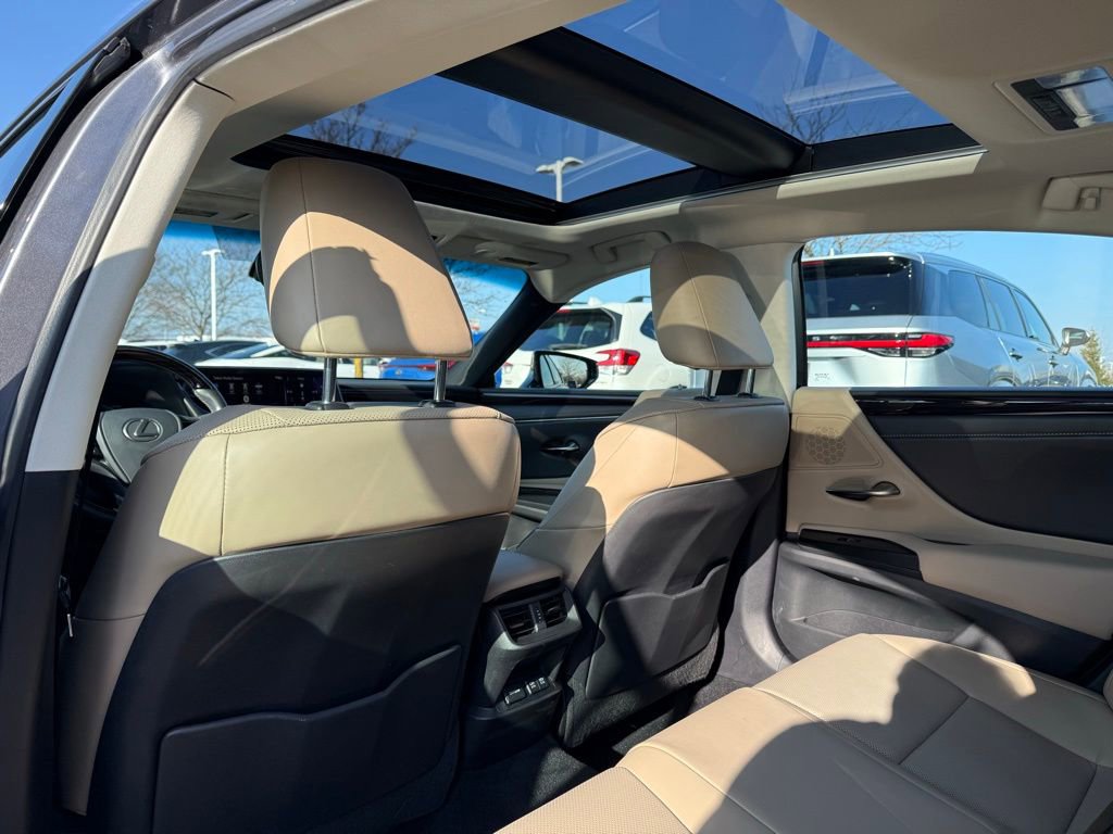 Used 2021 Lexus ES 350 350 w/ Premium Package image 16