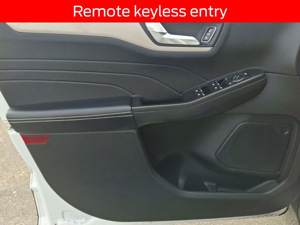 Used 2021 Ford Escape SE image 12