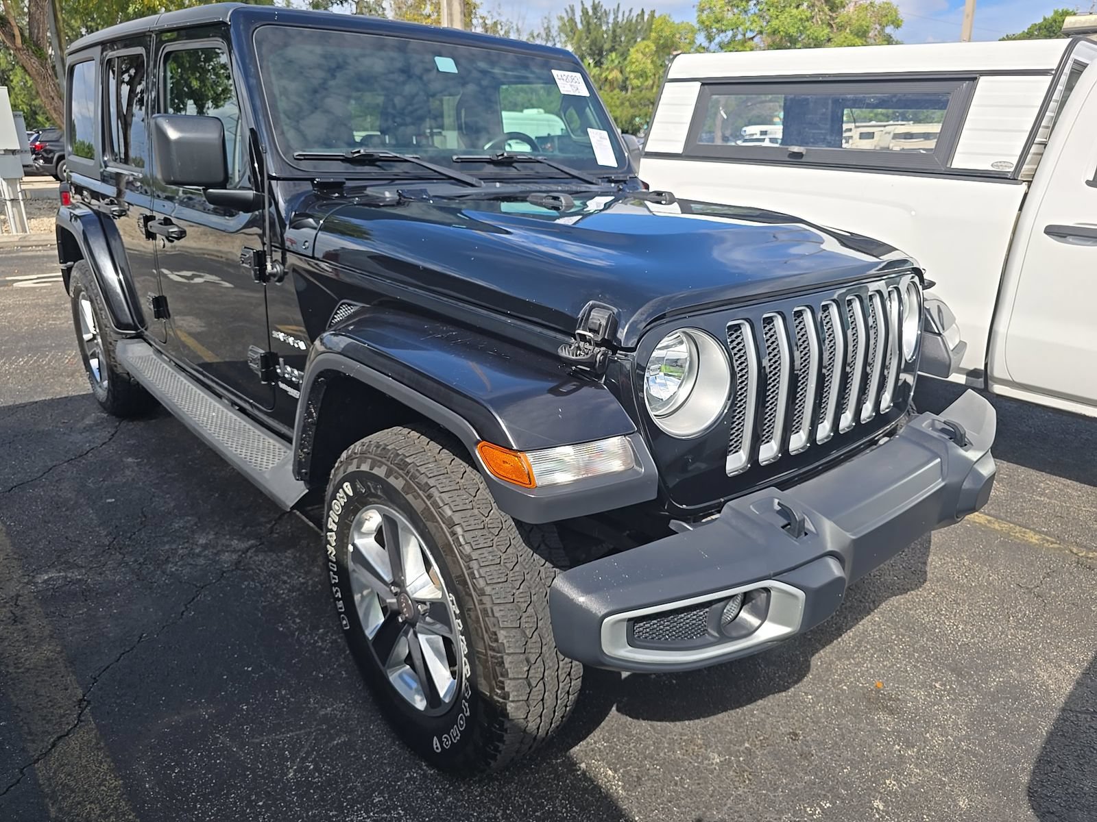 Used 2019 Jeep Wrangler Unlimited Sahara AWD/4WD image 3