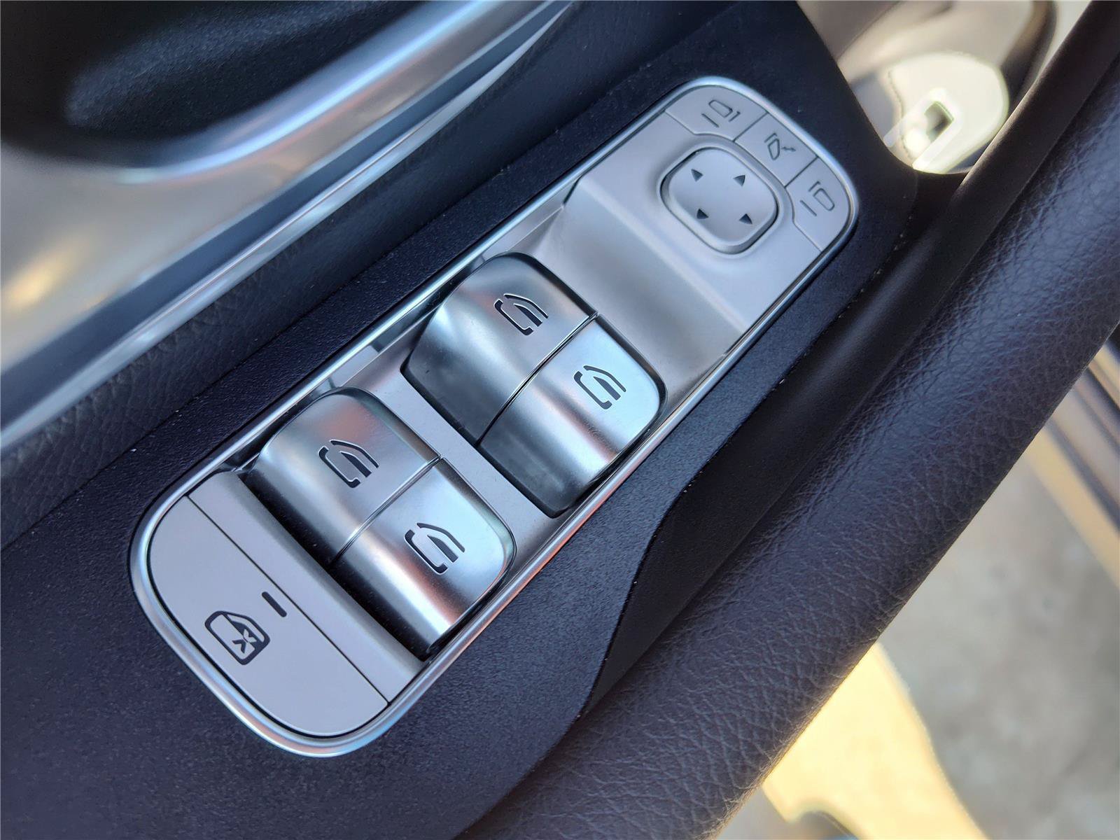 Used 2025 Mercedes-Benz GLE 350 4MATIC image 16