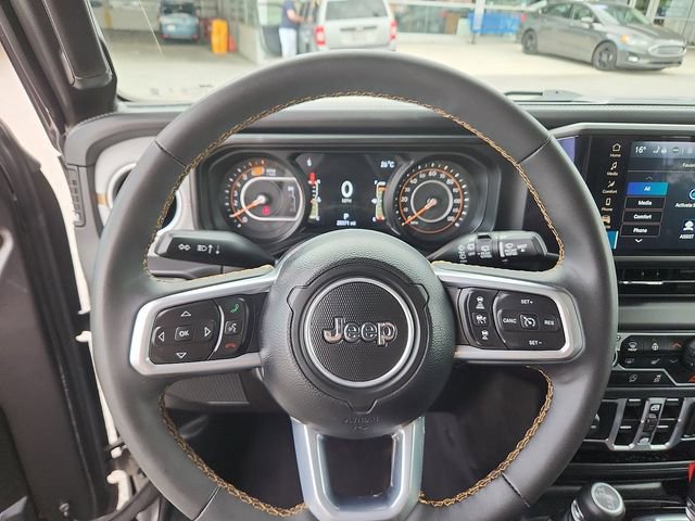 Used 2025 Jeep Wrangler Unlimited Sahara AWD/4WD image 13
