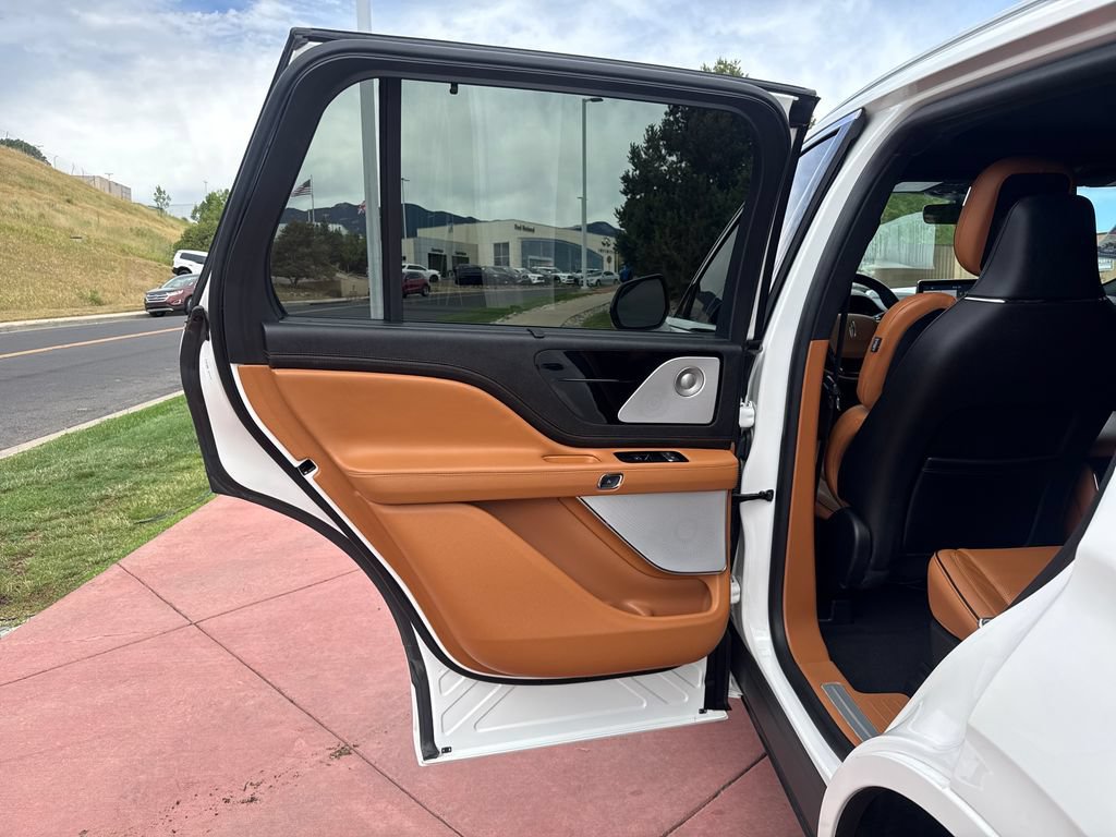Certified 2023 Lincoln Aviator Black Label w/ Dynamic Handling Package AWD/4WD image 19