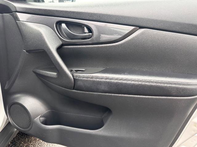 Used 2020 Nissan Rogue S image 21