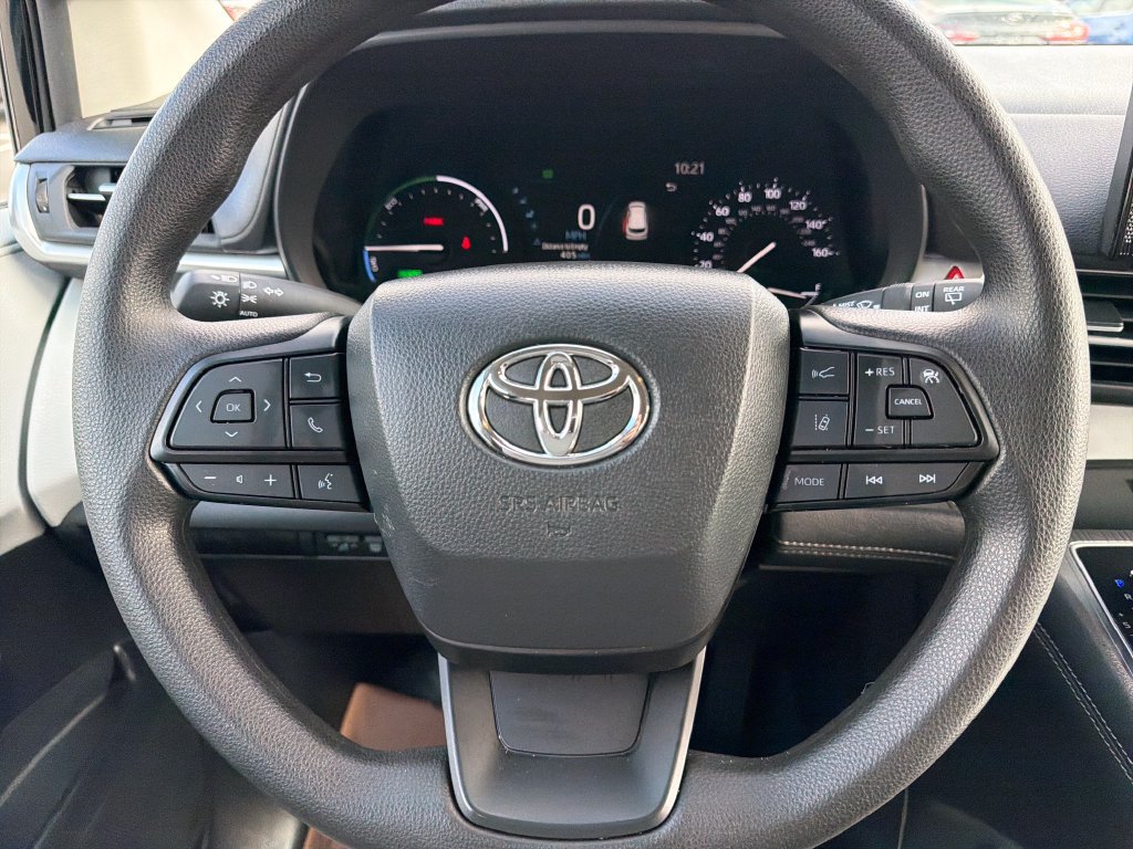 Used 2025 Toyota Sienna LE FWD image 20