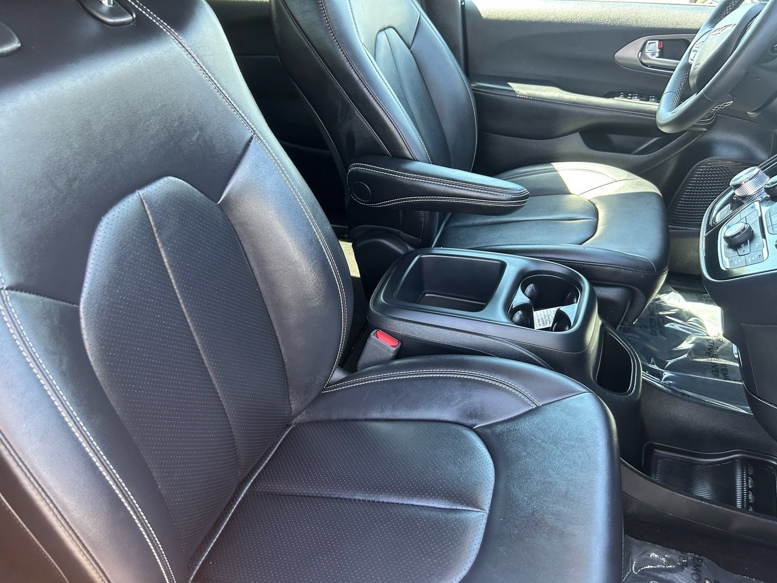 Used 2025 Chrysler Pacifica Select FWD image 12