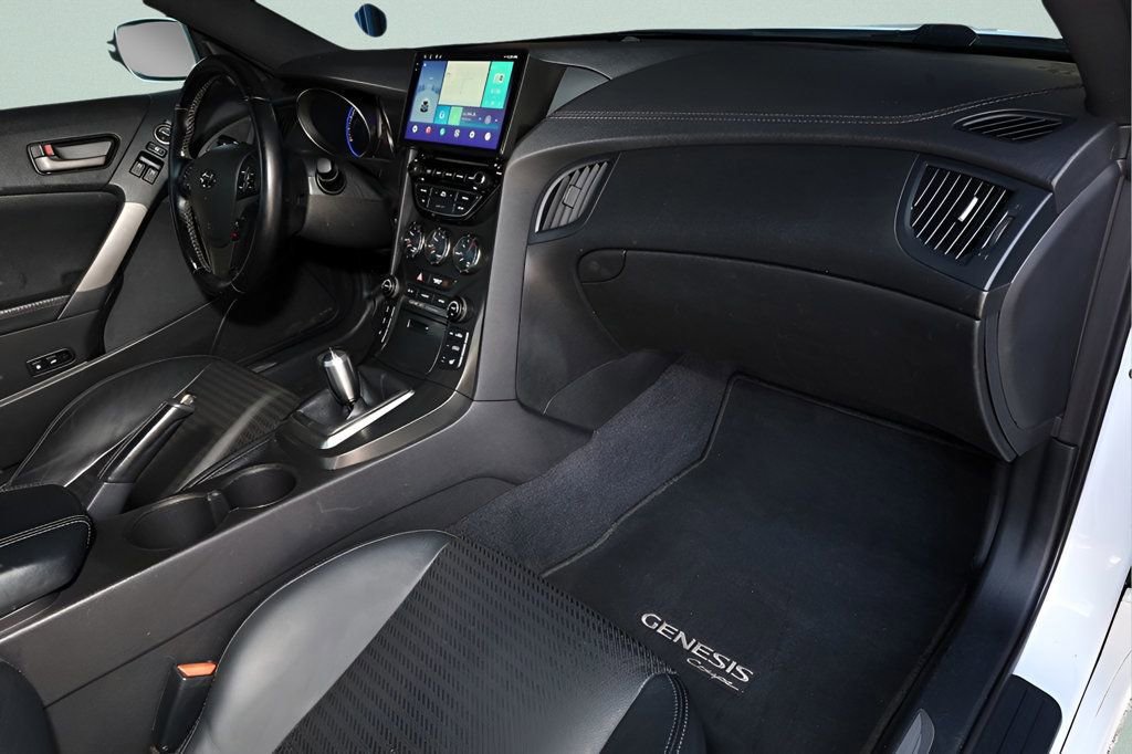 Used 2015 Hyundai Genesis 3.8 RWD image 18