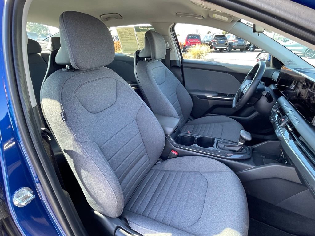 Used 2025 Kia K4 EX image 29