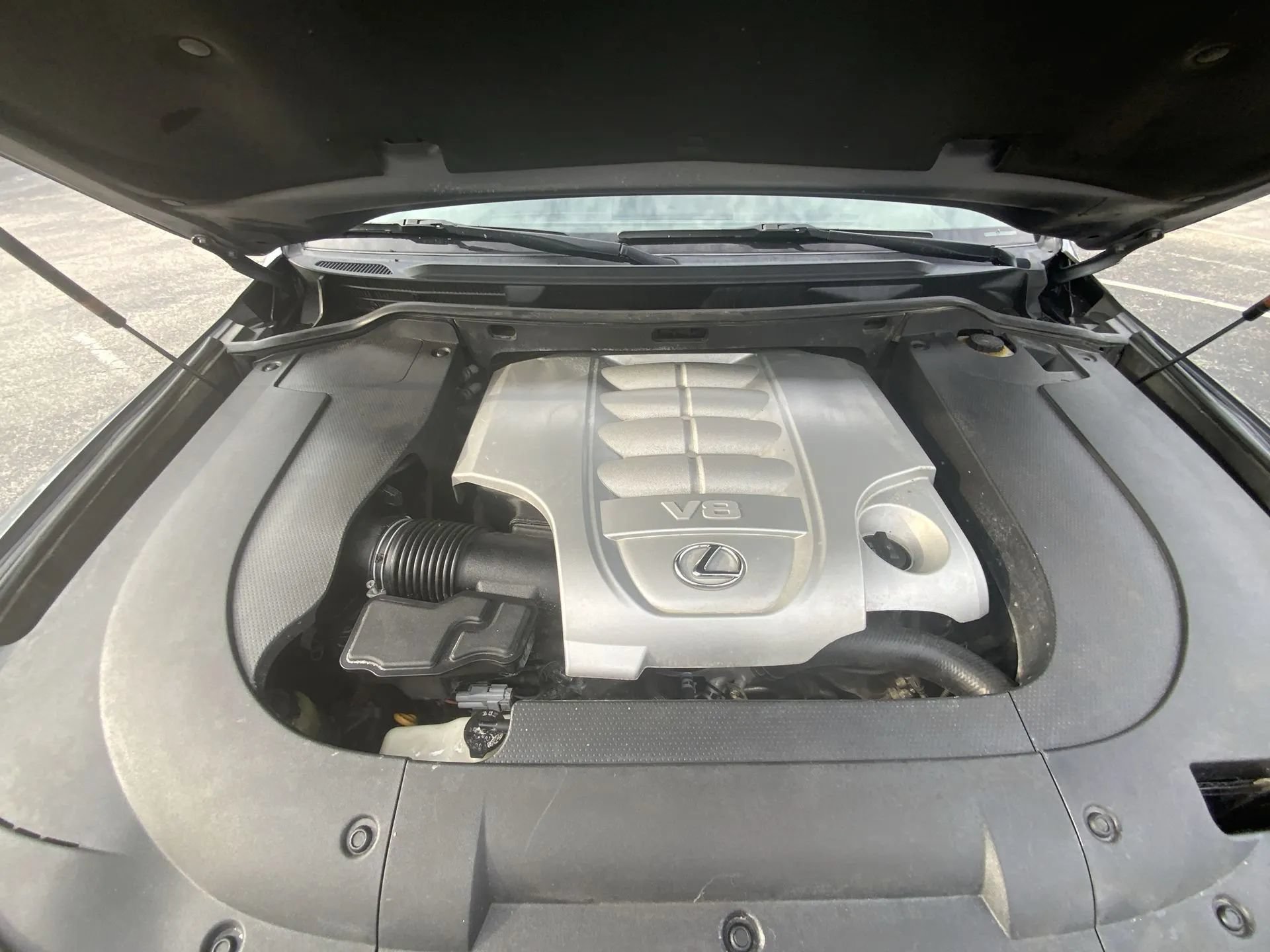 Used 2013 Lexus LX 570 4WD w/ Luxury Pkg image 18