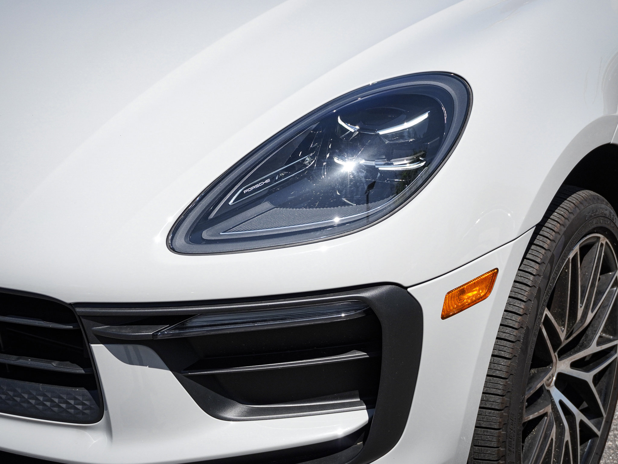 Used 2025 Porsche Macan AWD/4WD image 6