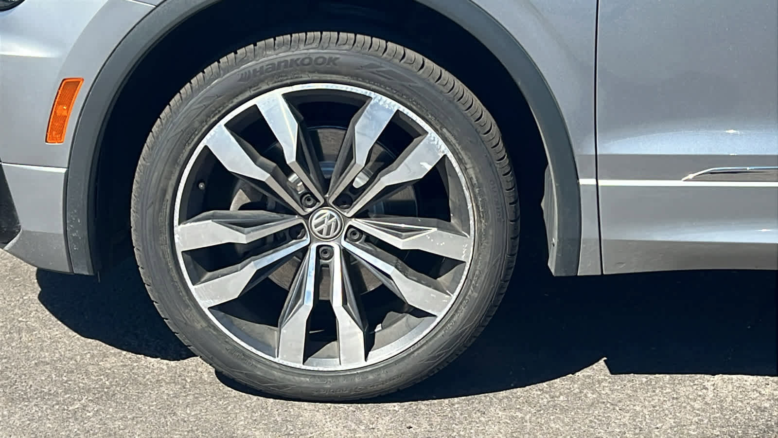 Certified 2020 Volkswagen Tiguan SEL Premium R-Line image 9