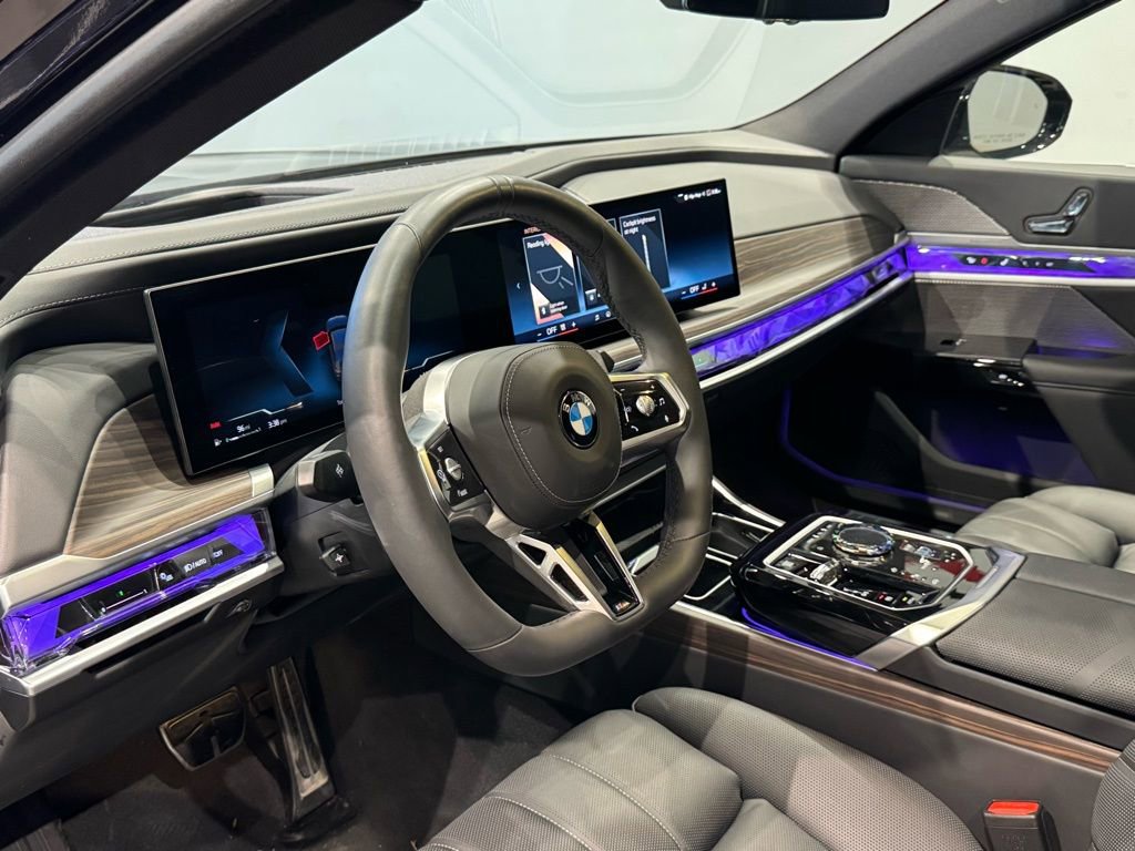 Used 2025 BMW 760i xDrive image 12