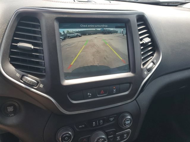 Used 2021 Jeep Cherokee Trailhawk AWD/4WD image 14