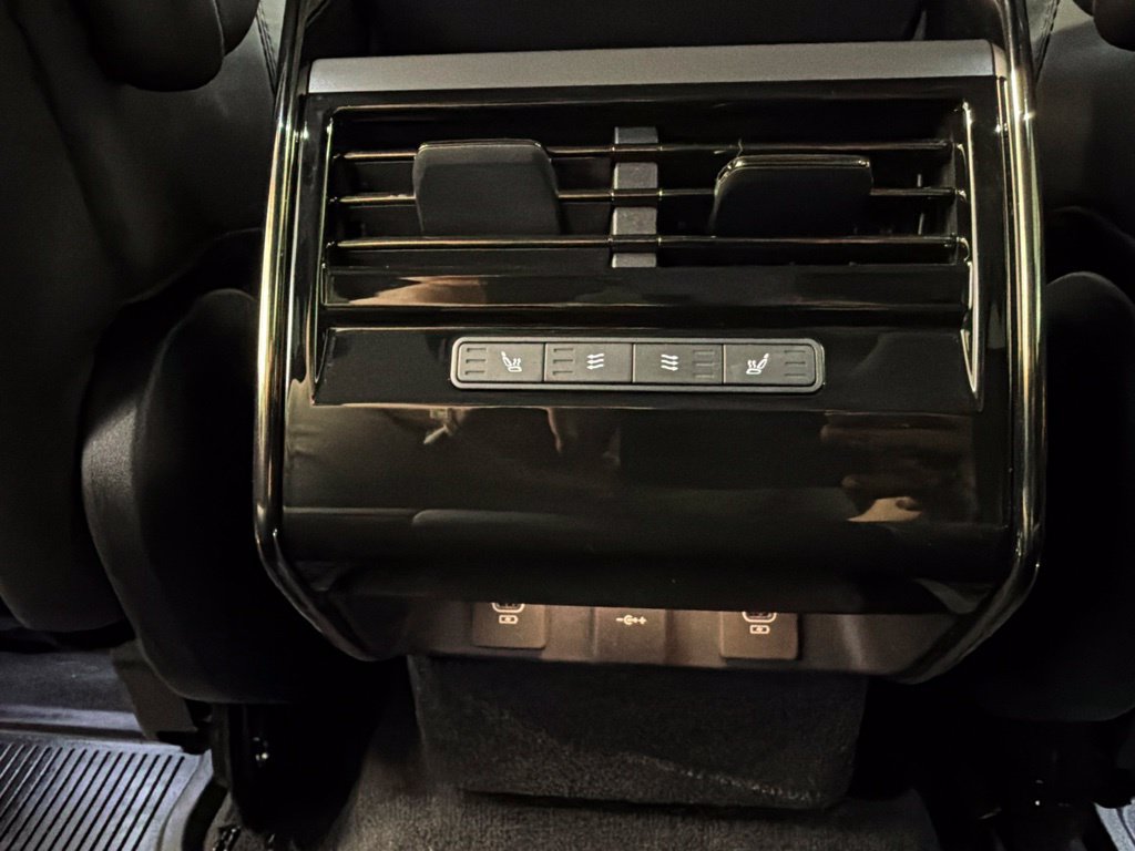 Used 2024 Land Rover Range Rover Sport SE AWD/4WD image 29