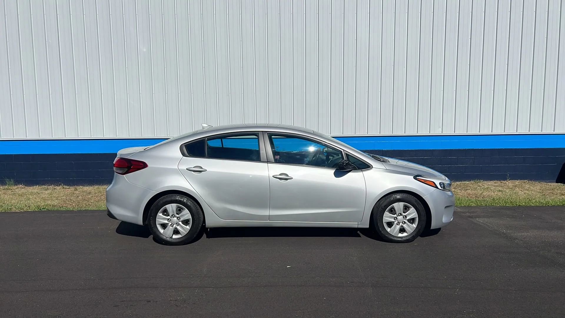 Used 2017 Kia Forte LX image 4