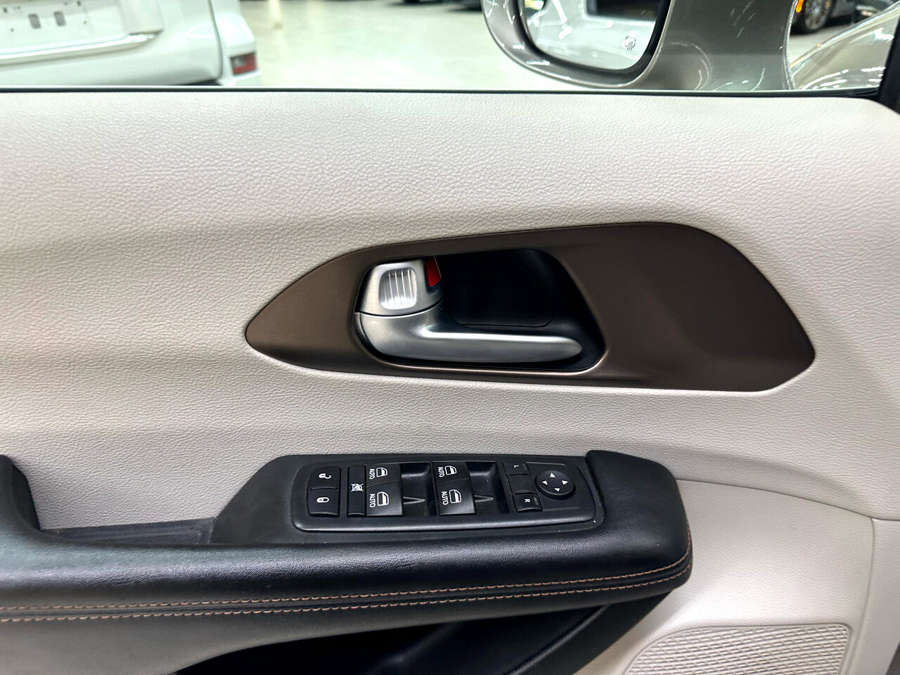 Used 2018 Chrysler Pacifica Touring-L Plus image 16