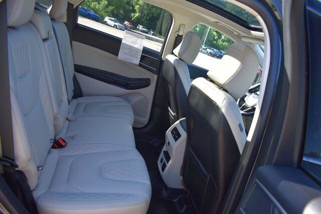 Used 2024 Ford Edge Titanium w/ Equipment Group 301A AWD/4WD image 18