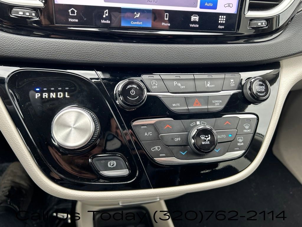 Used 2024 Chrysler Pacifica Touring-L FWD image 22