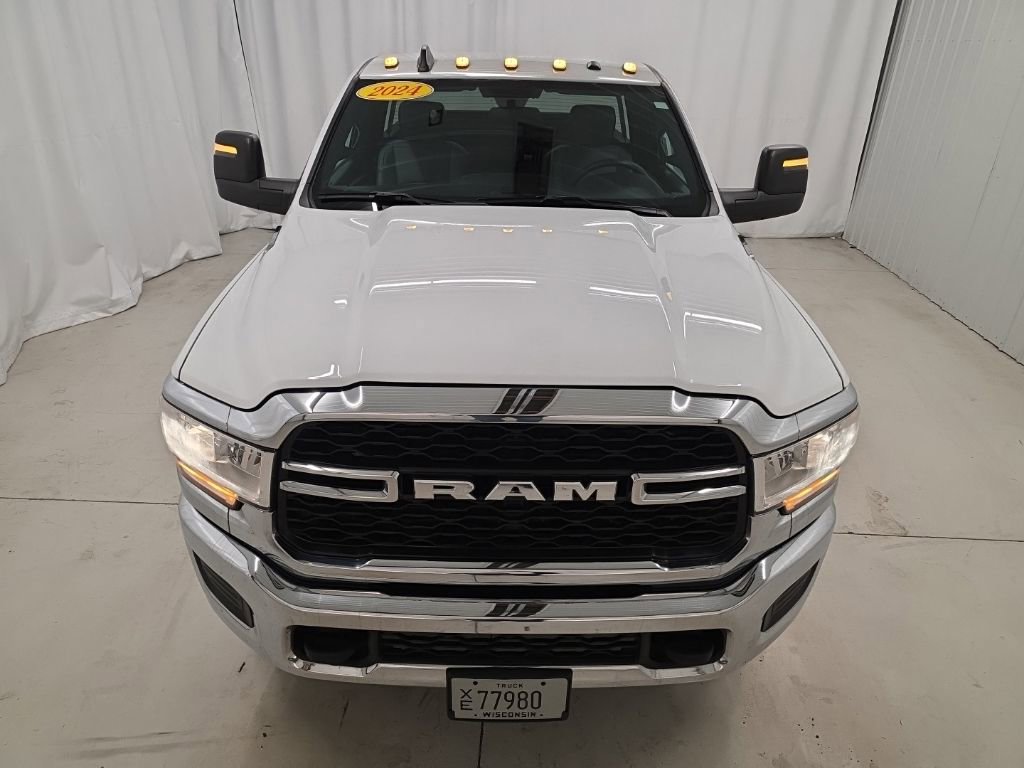 Used 2024 RAM 2500 Tradesman w/ Chrome Appearance Group AWD/4WD image 9