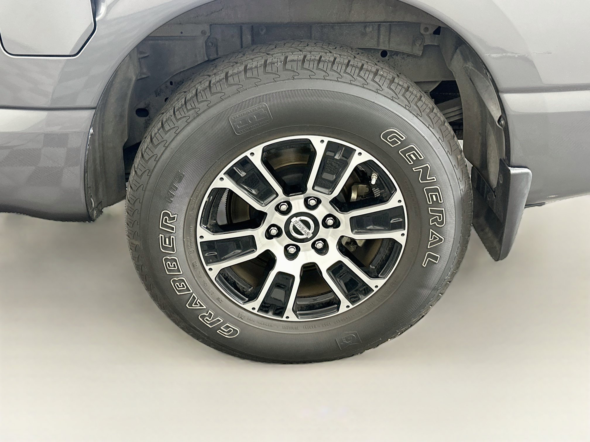 Used 2022 Nissan Titan SV w/ Accessory Utility Package RWD image 11