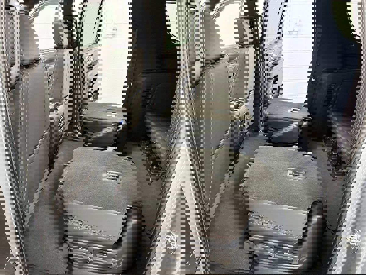 Used 2024 Chevrolet Suburban RST w/ Luxury Package image 18