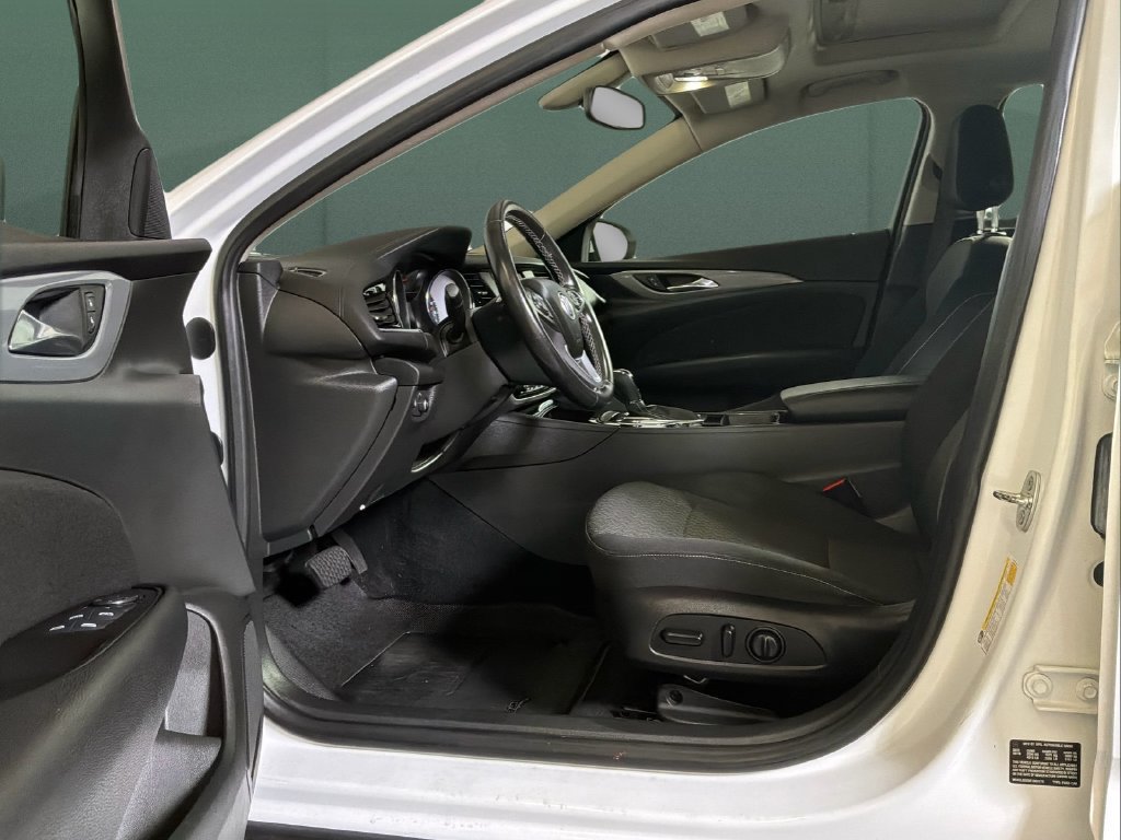Used 2019 Buick Regal Preferred w/ Driver Confidence Package I FWD image 9