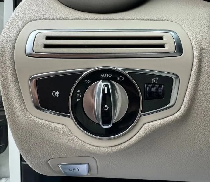 Used 2015 Mercedes-Benz C 300 4MATIC Sedan image 43