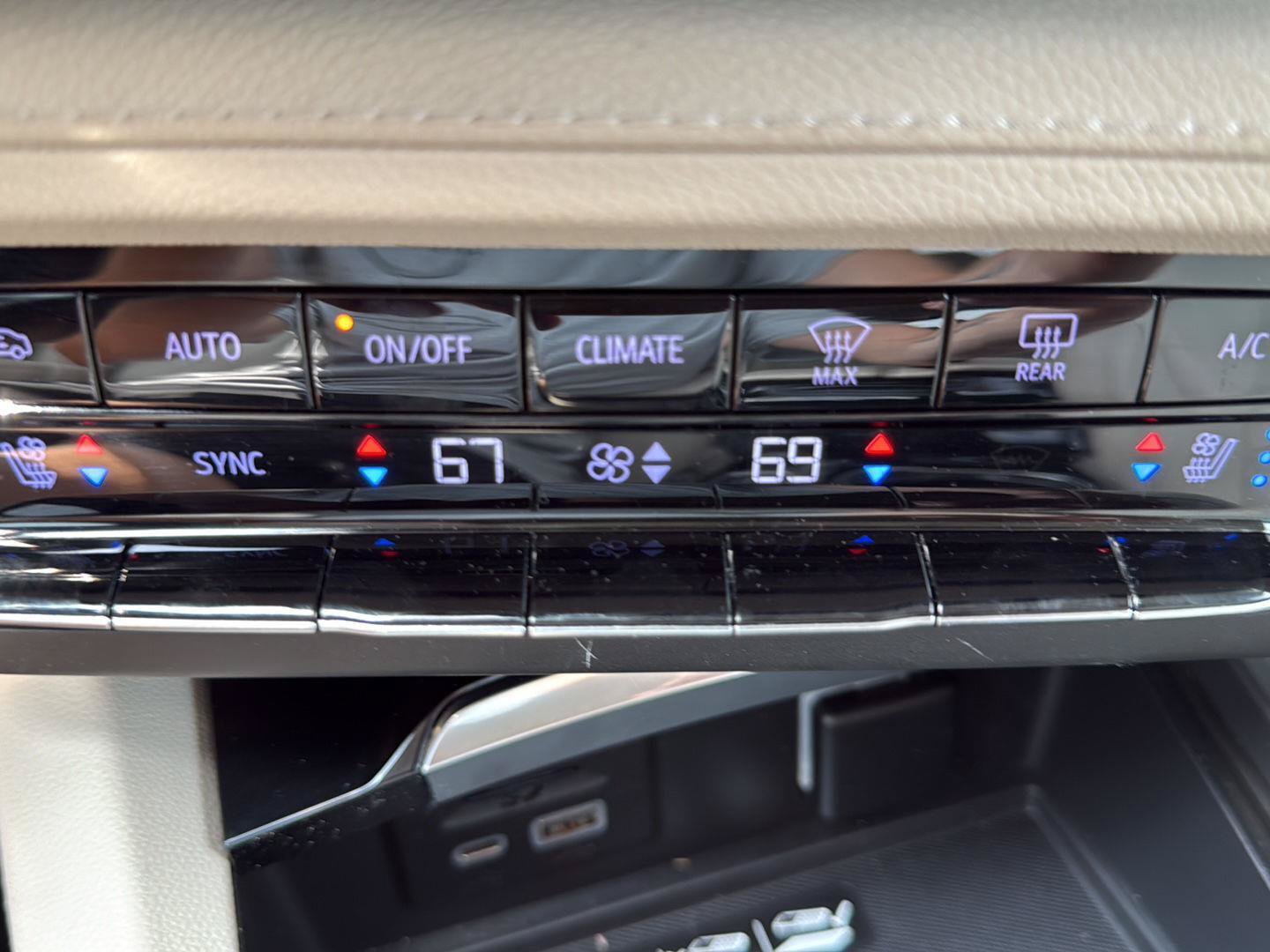 Used 2021 Buick Envision Avenir w/ Technology Package II AWD/4WD image 19