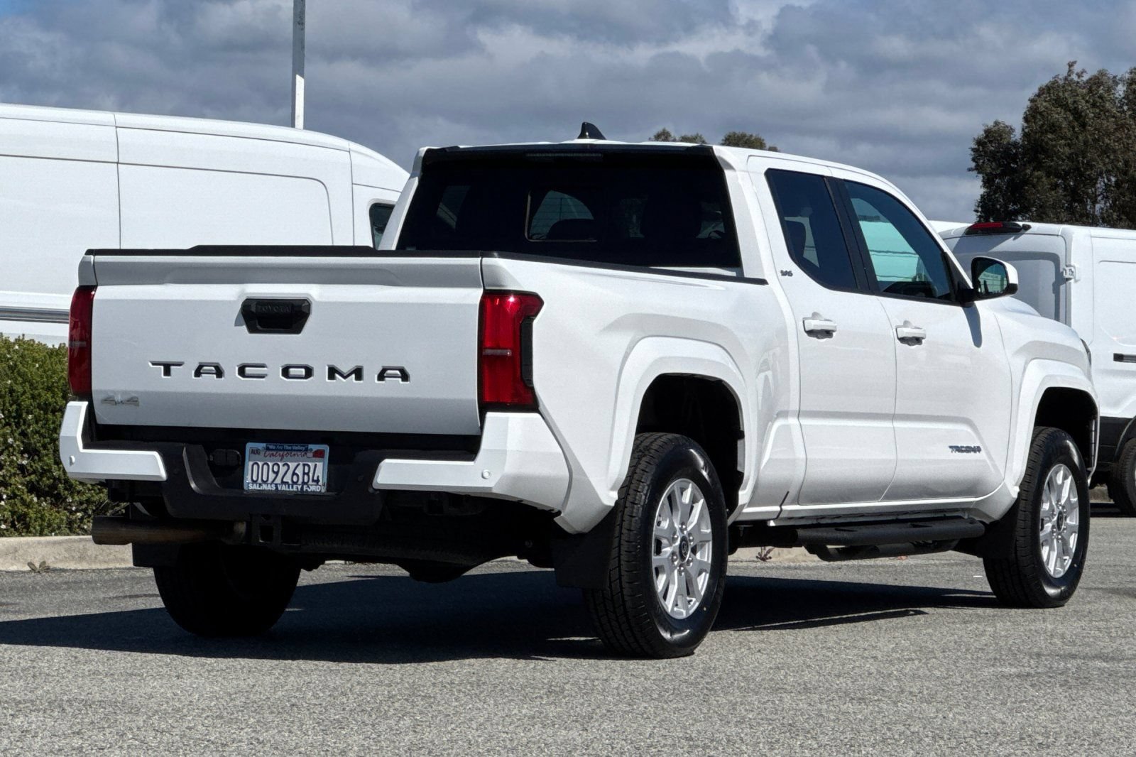 Used 2024 Toyota Tacoma SR5 AWD/4WD image 4