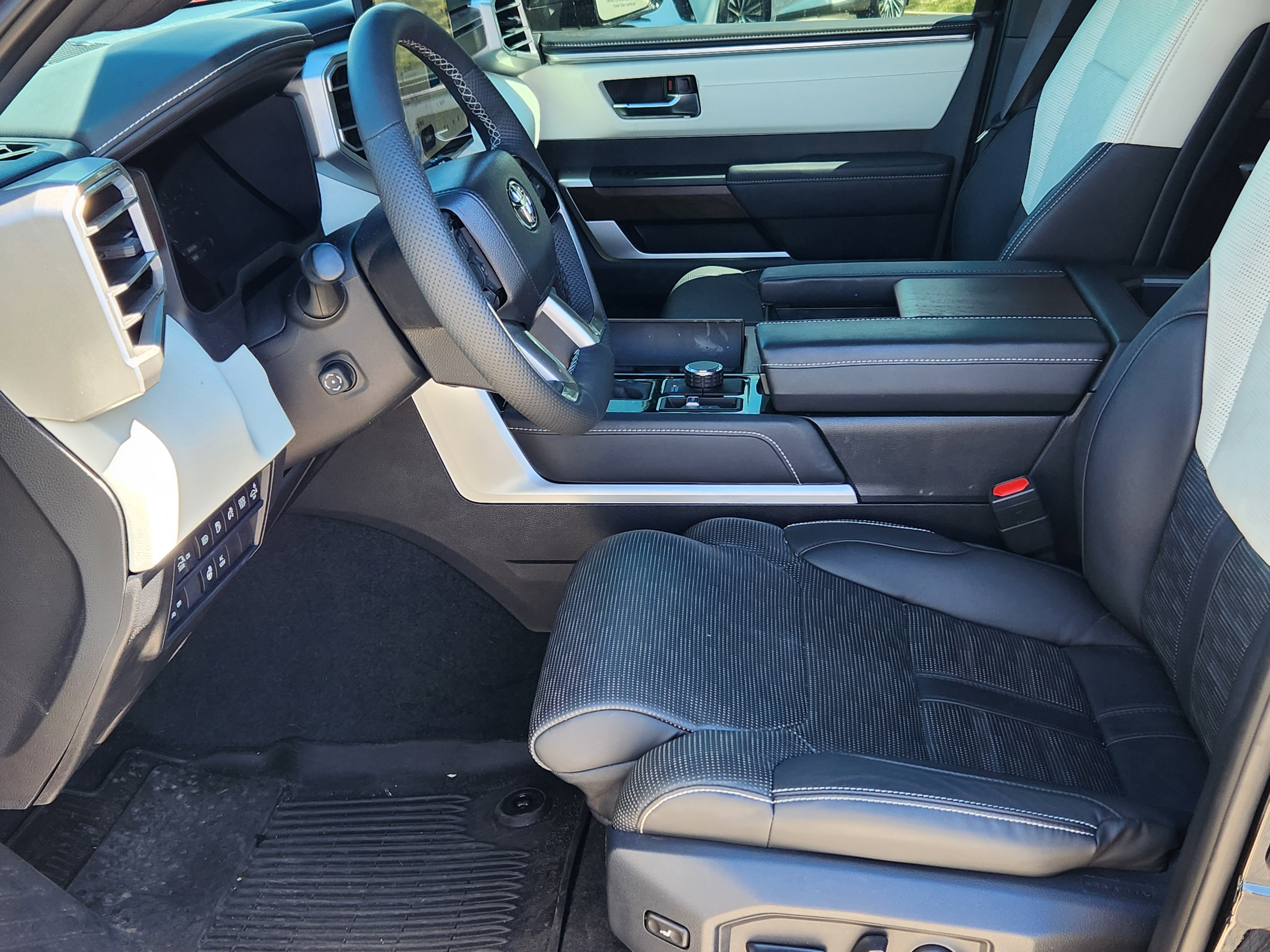 Used 2025 Toyota Sequoia Capstone image 17