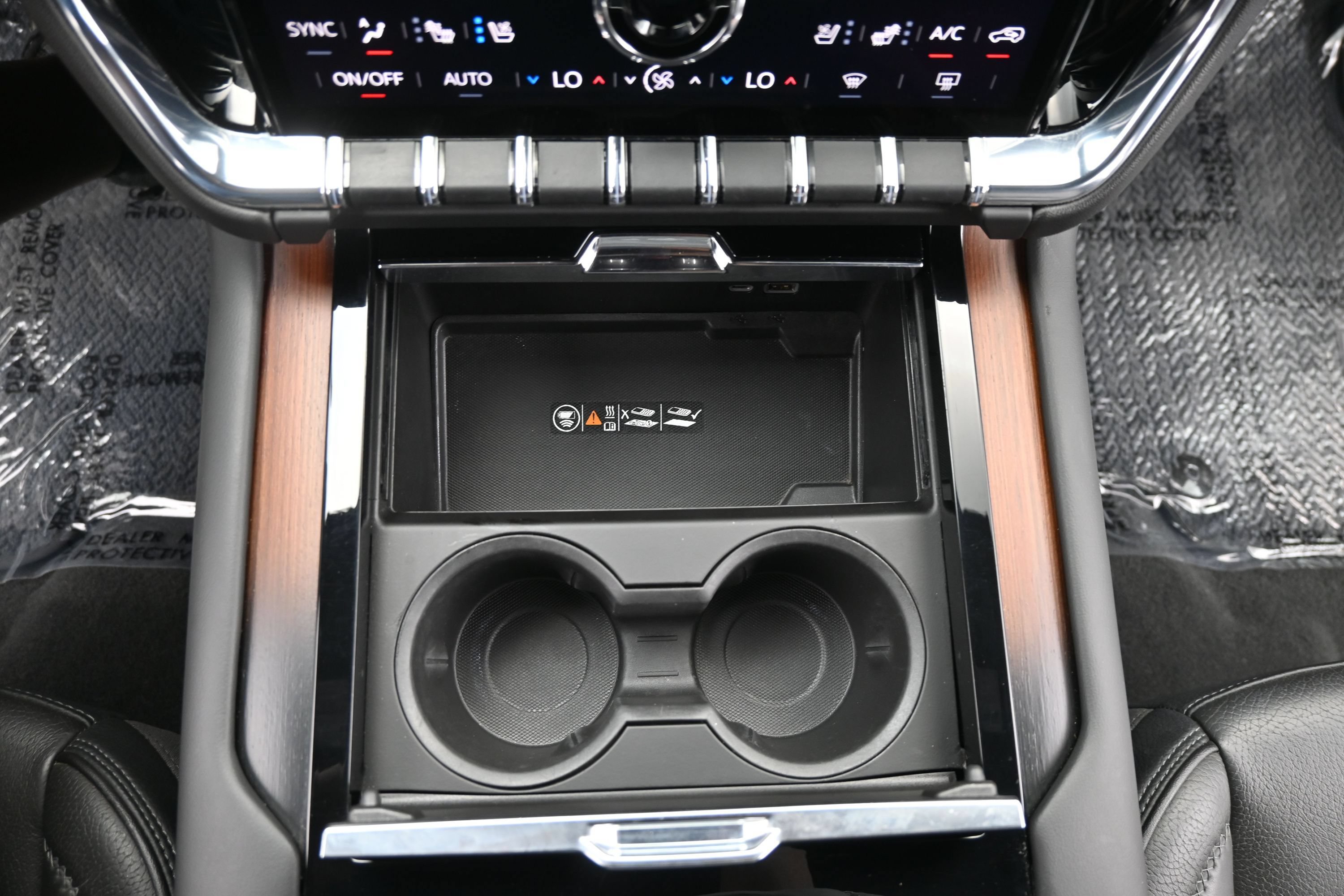 Used 2025 GMC Yukon Denali RWD image 23