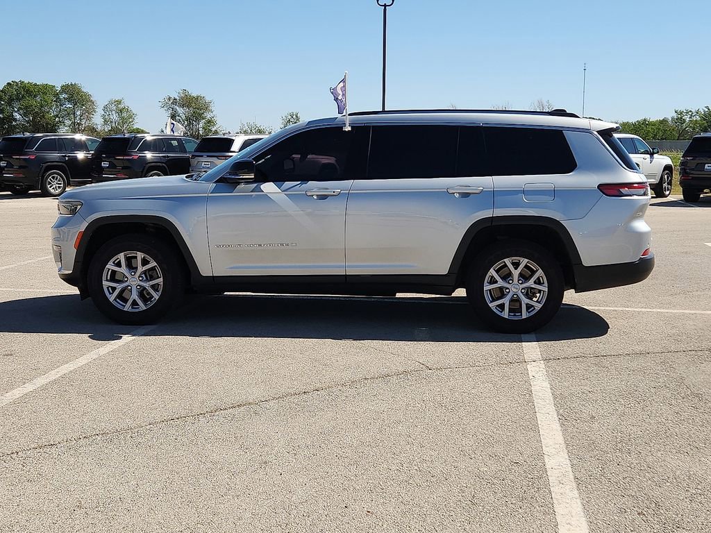 Used 2021 Jeep Grand Cherokee L Limited AWD/4WD image 2