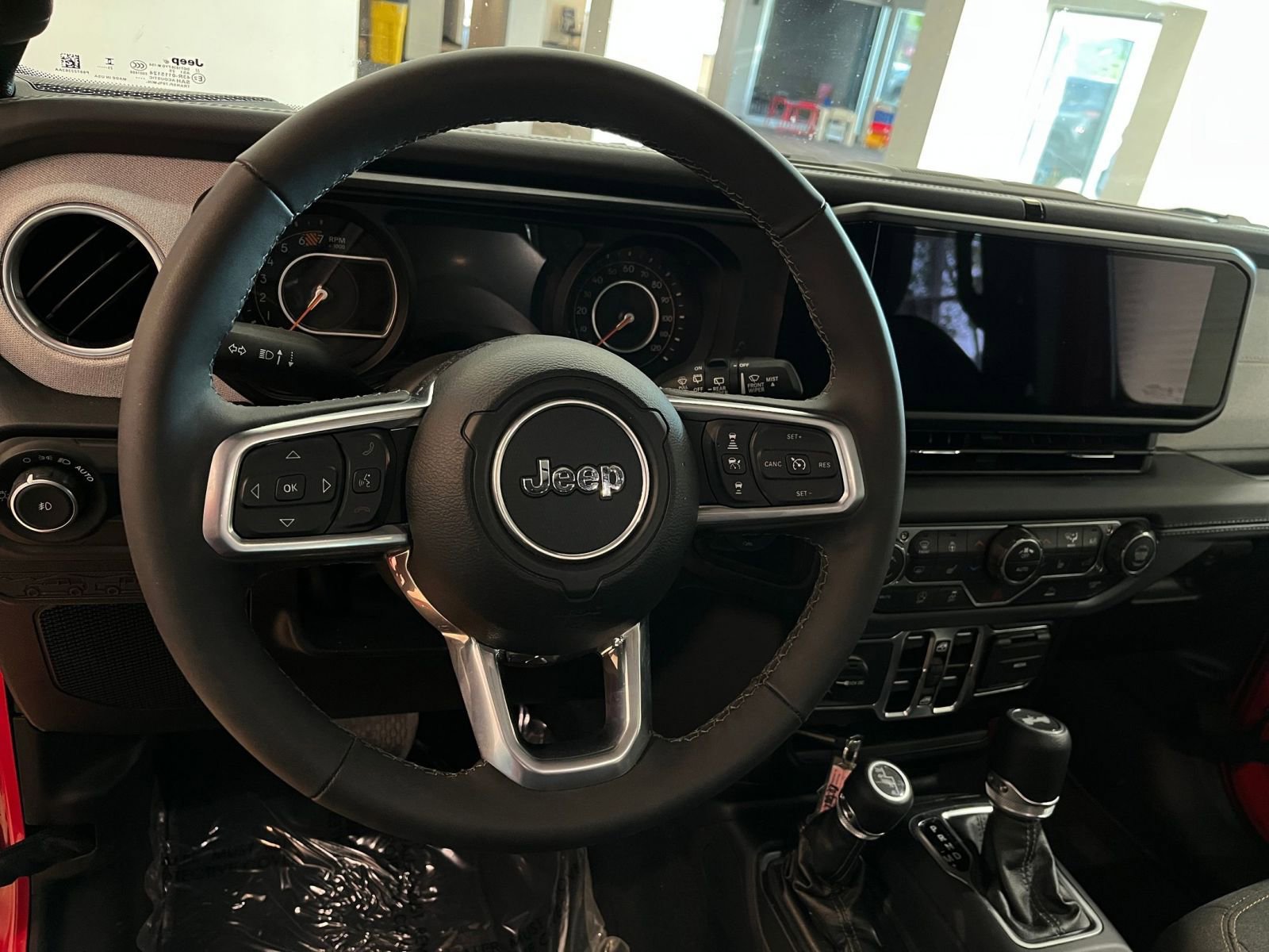 Used 2025 Jeep Wrangler Sahara image 28