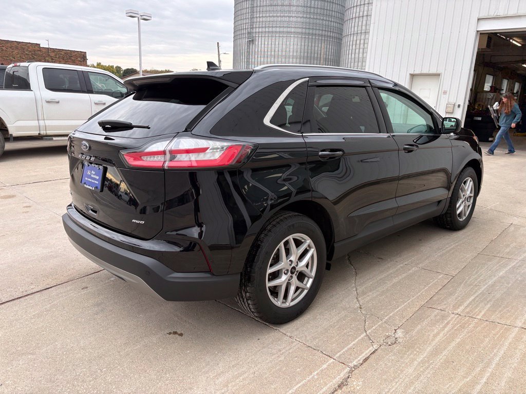 Used 2024 Ford Edge SEL w/ Convenience Package AWD/4WD image 3