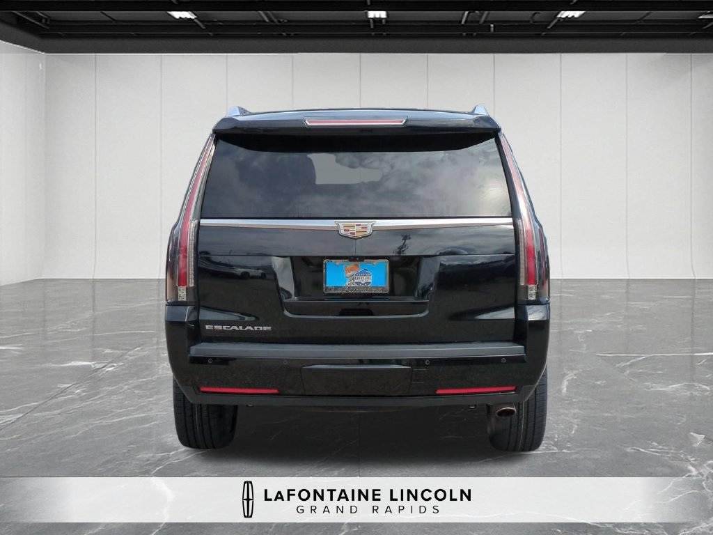 Used 2020 Cadillac Escalade Premium Luxury w/ LPO, Radiant Package AWD/4WD image 4