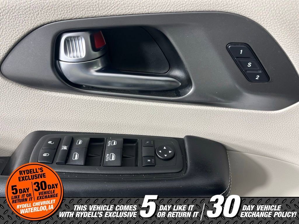 Used 2022 Chrysler Pacifica Touring-L image 24