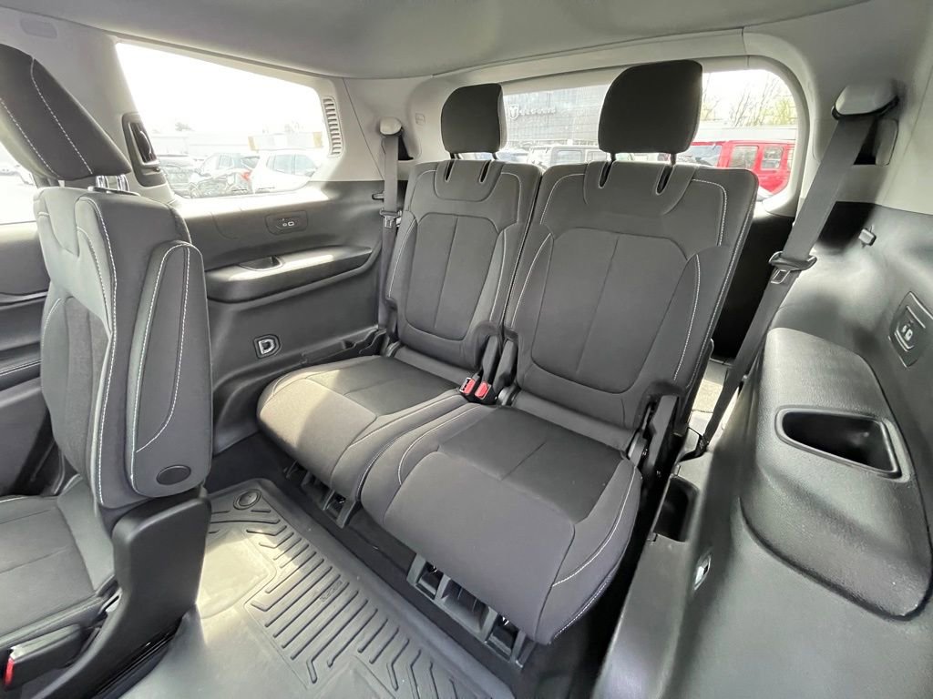 Used 2023 Jeep Grand Cherokee L Laredo w/ Luxury Tech Group I AWD/4WD image 19