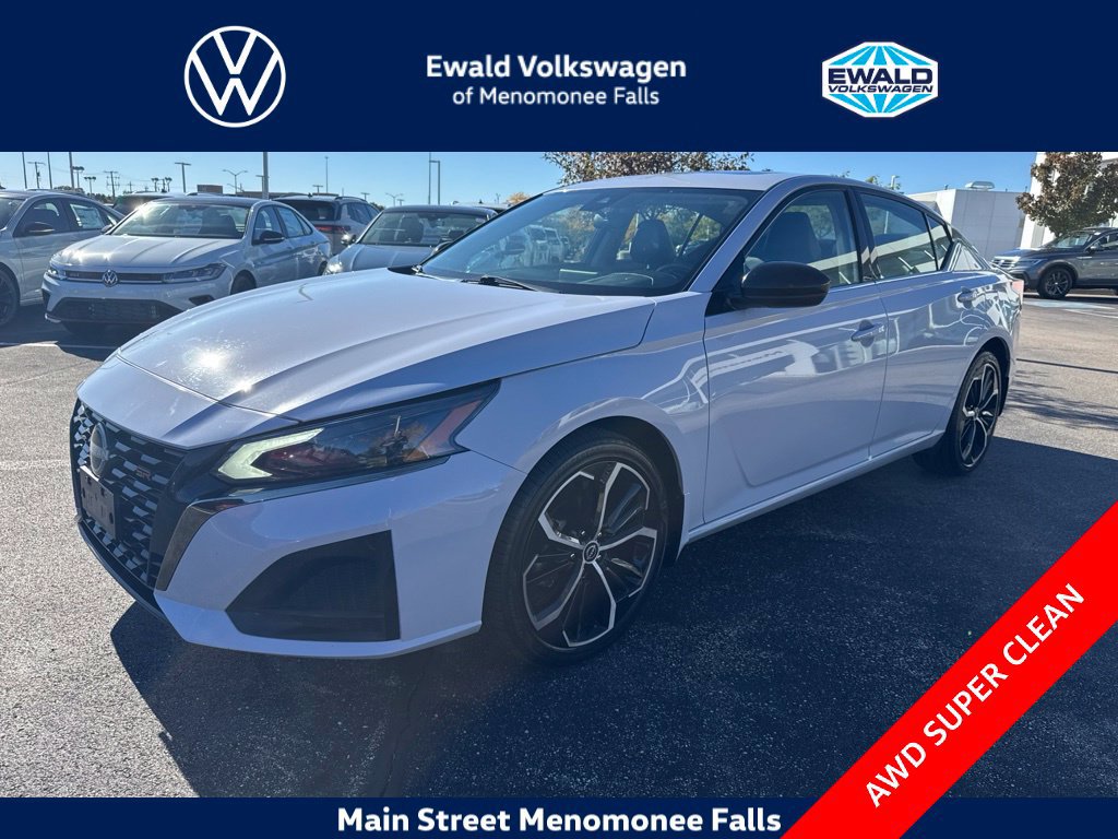 Used 2024 Nissan Altima 2.5 SR AWD/4WD image 3