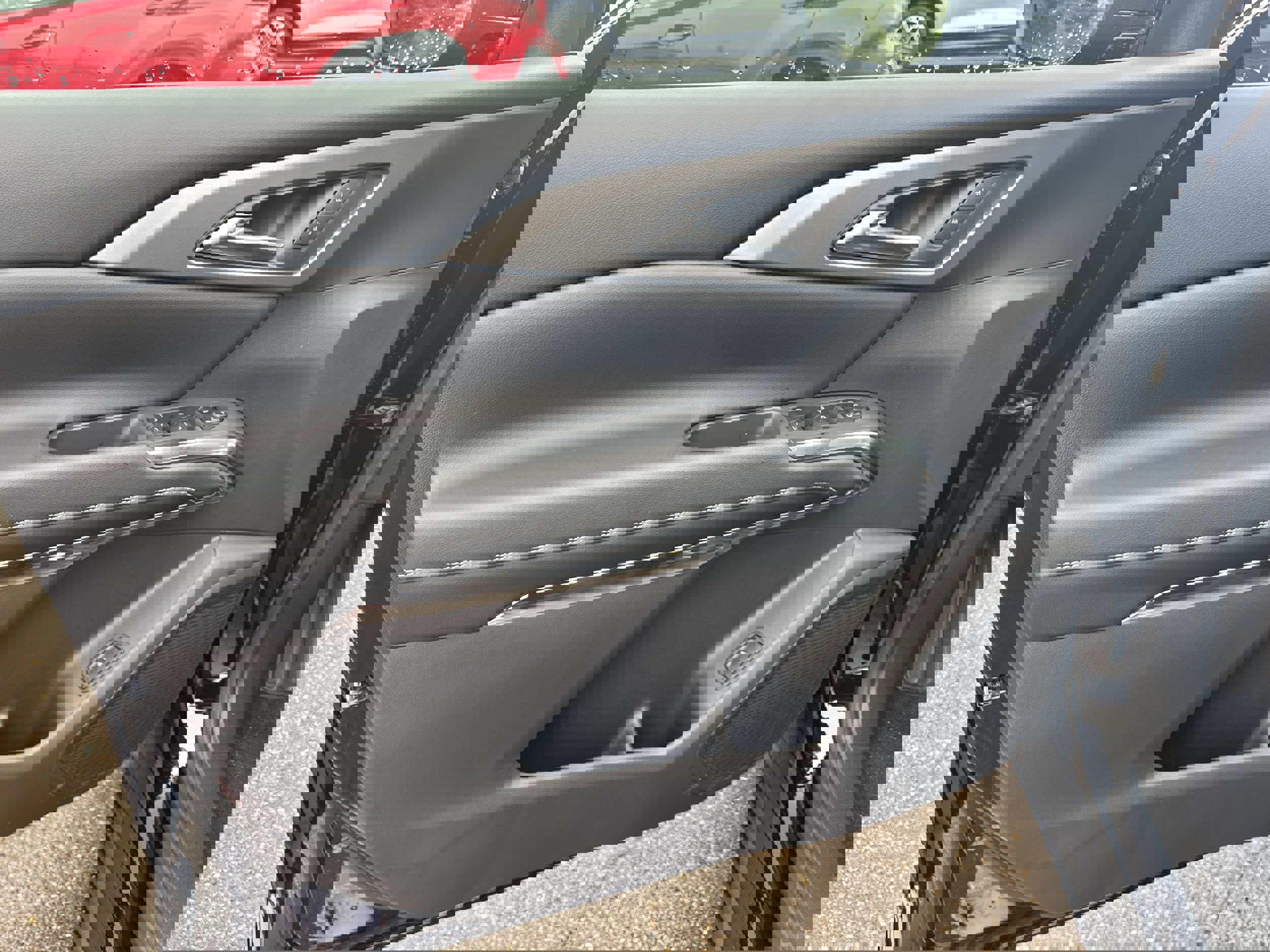 New 2026 Chevrolet Traverse LT image 13