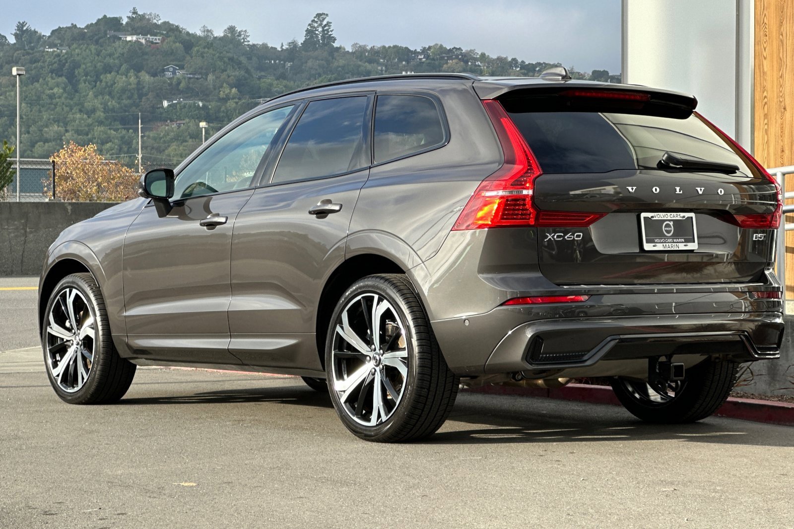 Certified 2024 Volvo XC60 B5 Ultimate w/ Protection Package Premier image 7