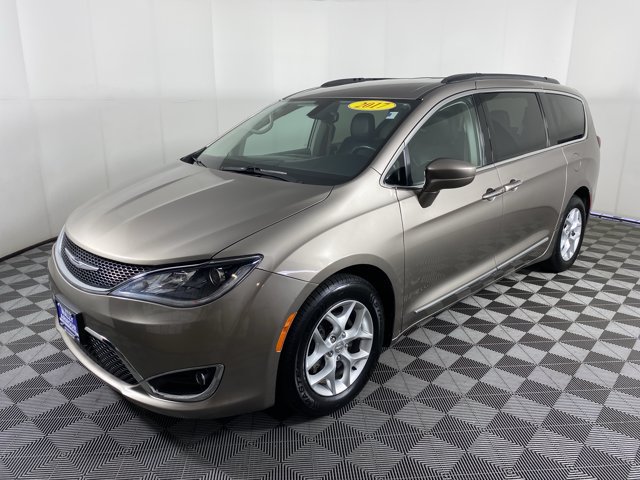 Used 2017 Chrysler Pacifica Touring-L w/ Tire & Wheel Group FWD image 10