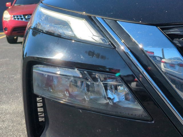 Used 2023 Nissan Rogue S image 11