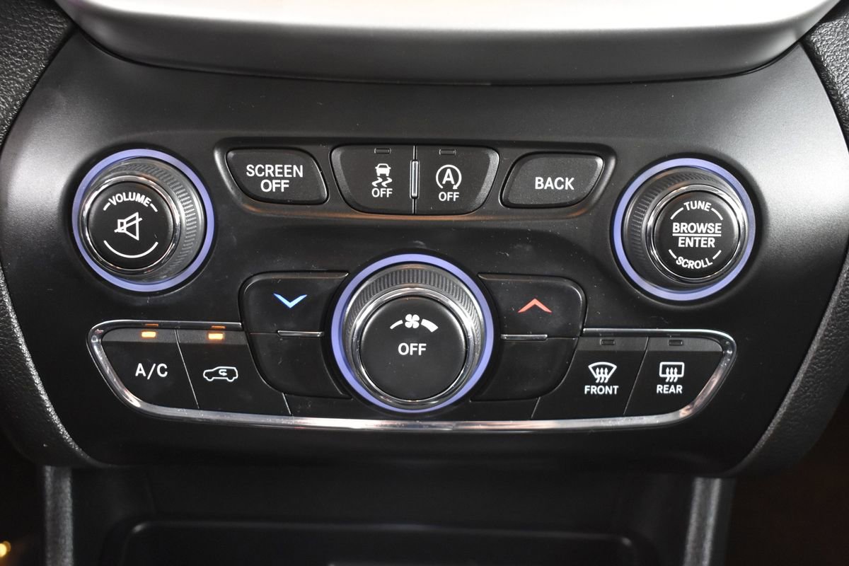 Used 2015 Jeep Cherokee Trailhawk w/ Cold Weather Group image 20