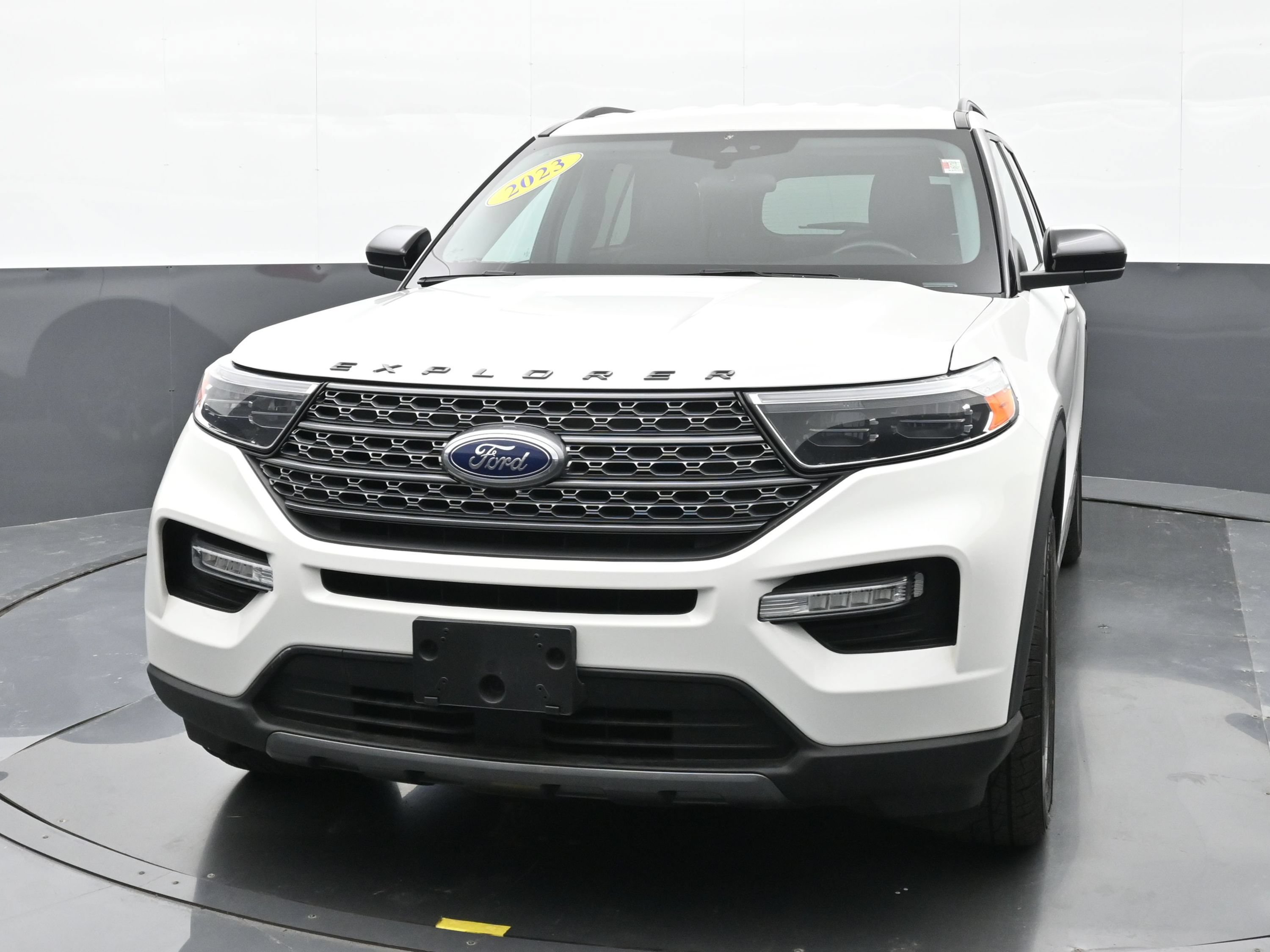Used 2023 Ford Explorer XLT w/ Equipment Group 202A AWD/4WD image 7