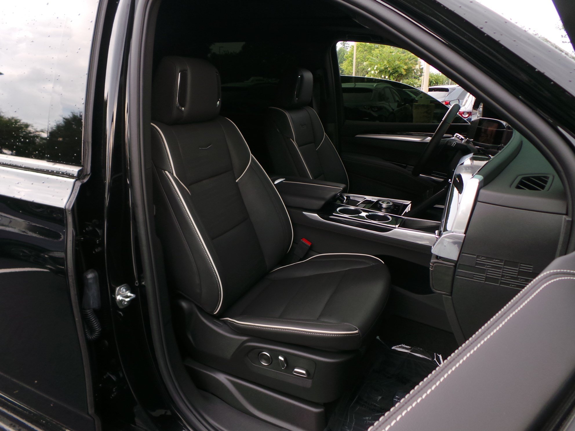 Used 2025 Cadillac Escalade ESV Sport AWD/4WD image 19