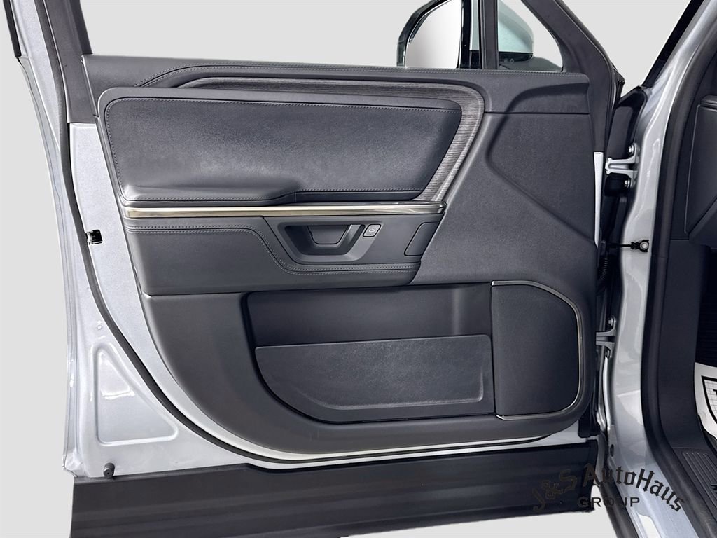 Used 2026 Rivian R1S Adventure image 23