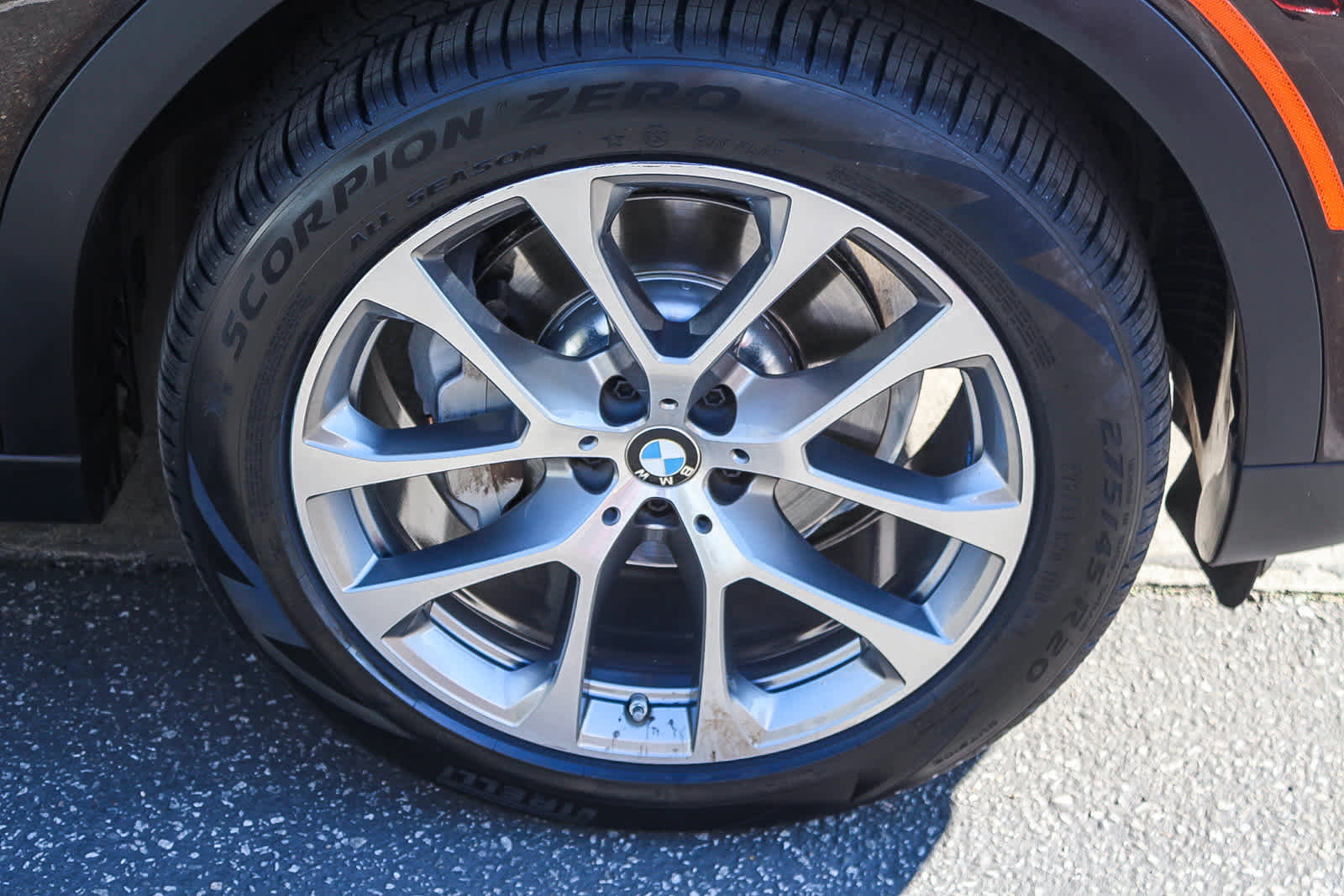 Certified 2023 BMW X6 xDrive40i image 9